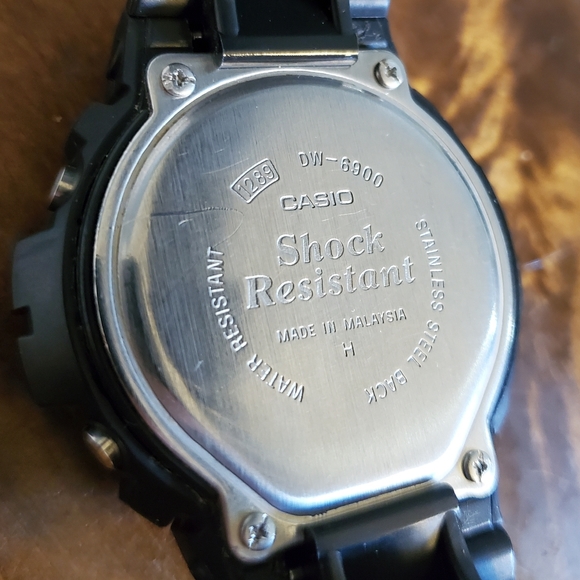 Vintage G-Shock Watch - DW-6900 - Picture 7 of 7